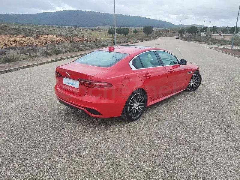 Usado Jaguar XE R-Dynamic 250 CV (183 kW) 2021 Rojo Berlina