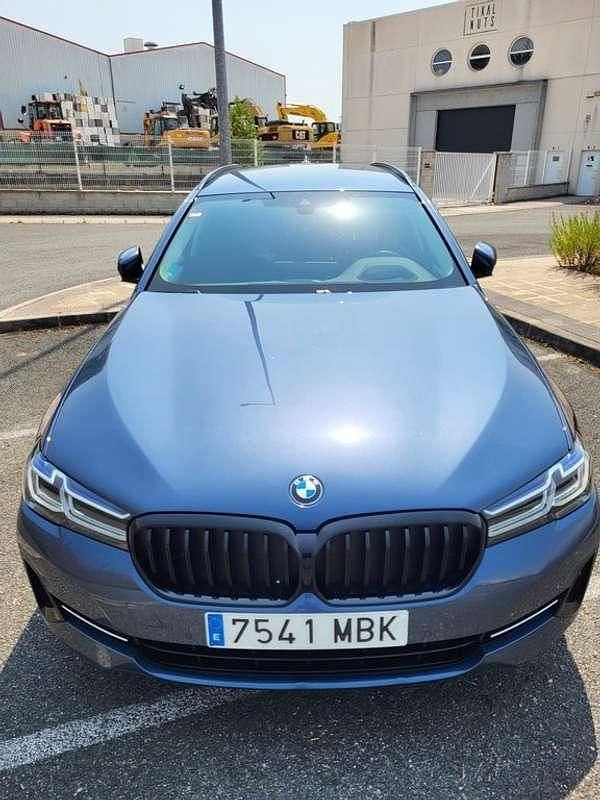 Azul Usado 2022 BMW 530 Comfort Edition Familiar | 39.390 € (Super precio) - Imagen 1/4