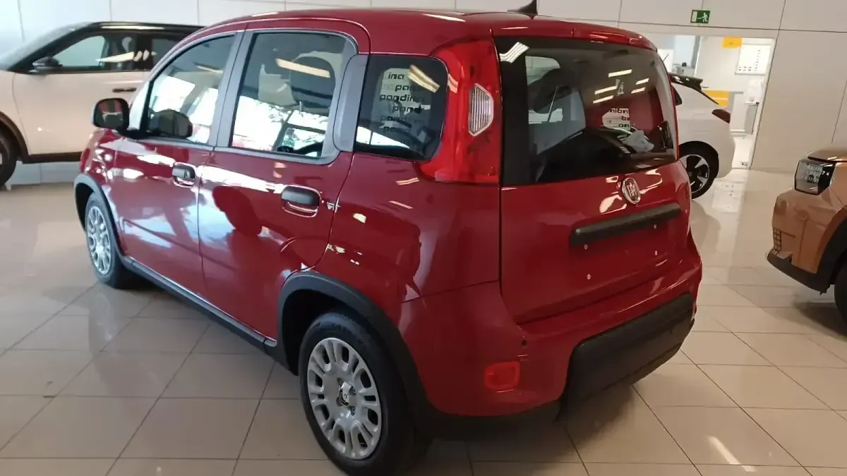 Nuevo Fiat Panda Icon 70 CV (51 kW) 2025 Rojo Utilitario