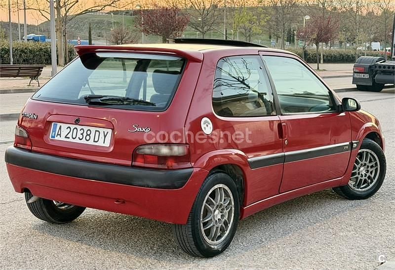 Usado Citroën Saxo 75 CV (55 kW) 1999 Rojo Utilitario