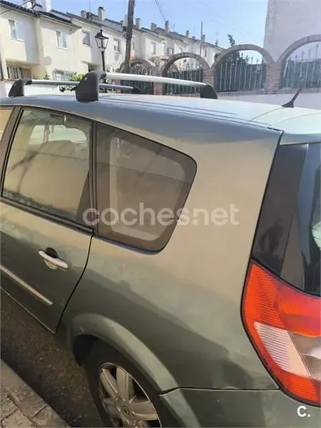 Usado Renault Grand Scénic Expression 120 CV (88 kW) 2004 Verde Monovolumen