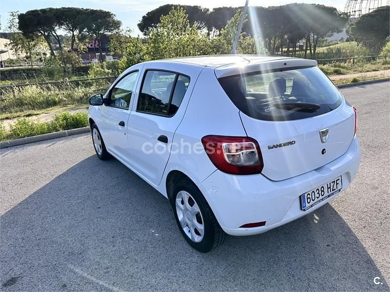 Usado Dacia Sandero Ambiance 75 CV (55 kW) 2014 Blanco Berlina