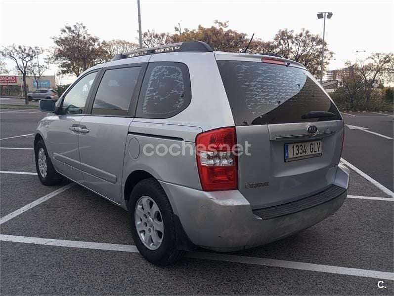 Usado Kia Carnival 185 CV (136 kW) 2009 Gris / plata Monovolumen