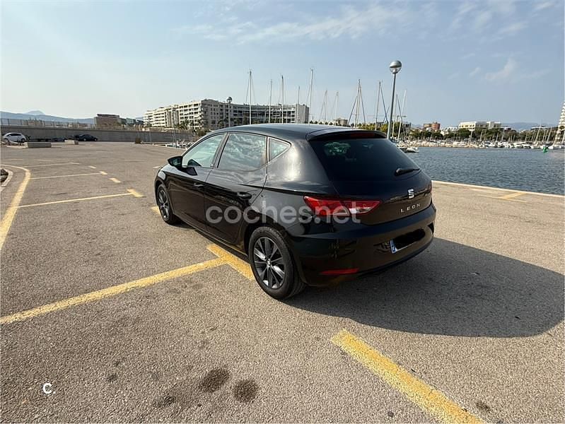 Usado Seat Leon Style 115 CV (84 kW) 2020 Negro Berlina