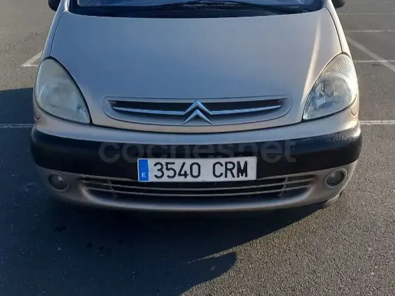Usado Citroën Xsara Picasso 90 CV (66 kW) 2004 Beige Monovolumen