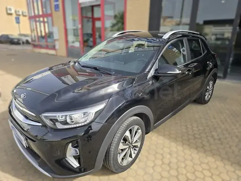 Usado Kia Stonic 120 CV (88 kW) 2021 Negro SUV