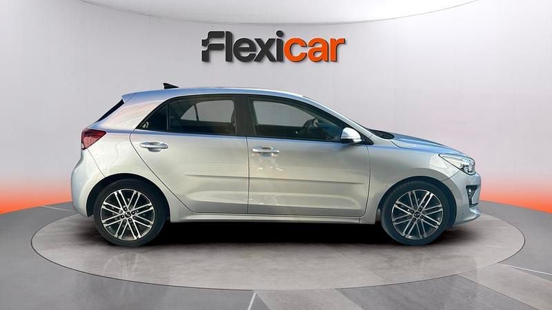 Usado Kia Rio 120 CV (88 kW) 2021 Gris Berlina