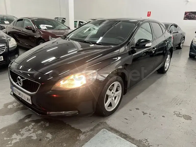 Usado Volvo V40 Kinetic 120 CV (88 kW) 2016 Negro Berlina