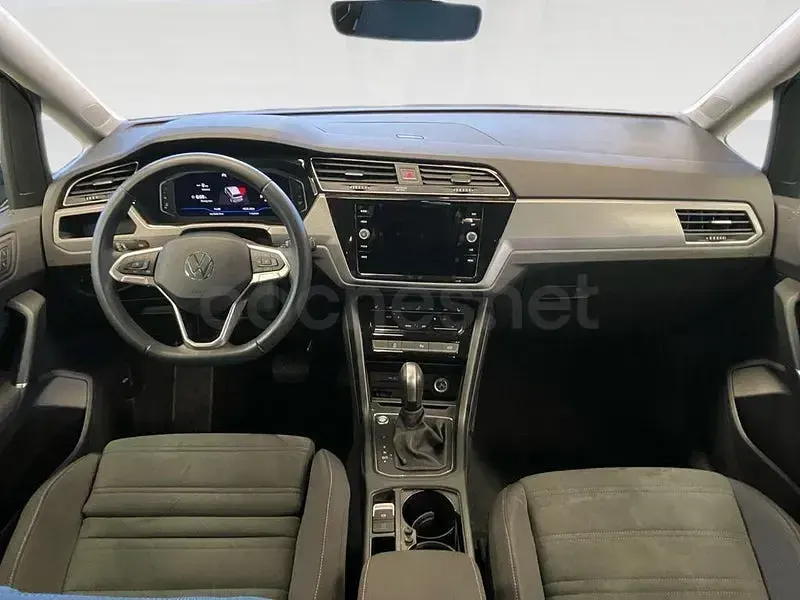 Usado VW Touran 150 CV (110 kW) 2025 Gris / plata Monovolumen