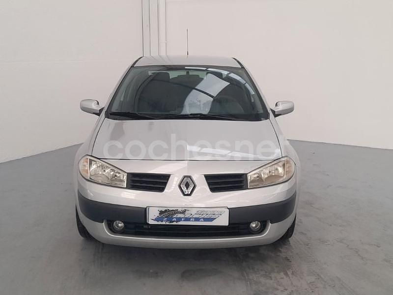 Usado Renault Mégane II Authentique 80 CV (58 kW) 2005 Gris / plata Berlina