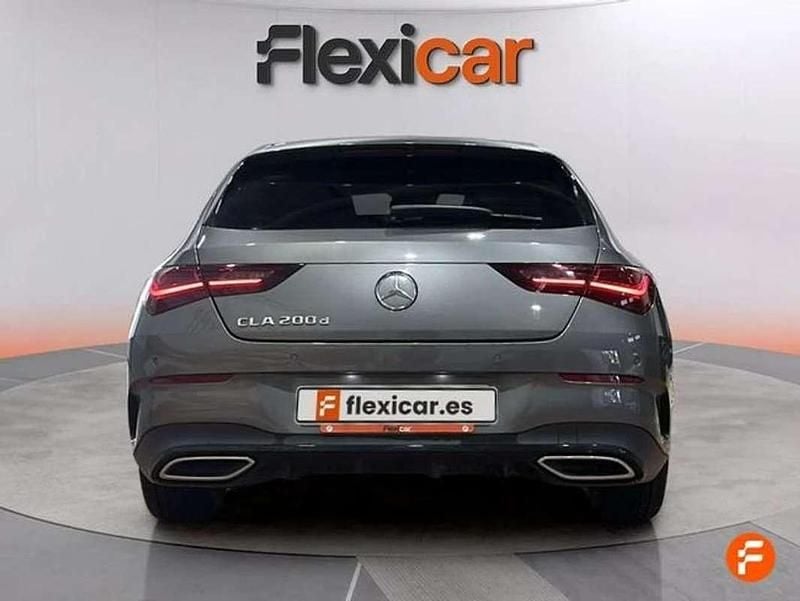 Usado Mercedes CLA200 Shooting Brake 150 CV (110 kW) 2024 Gris Familiar