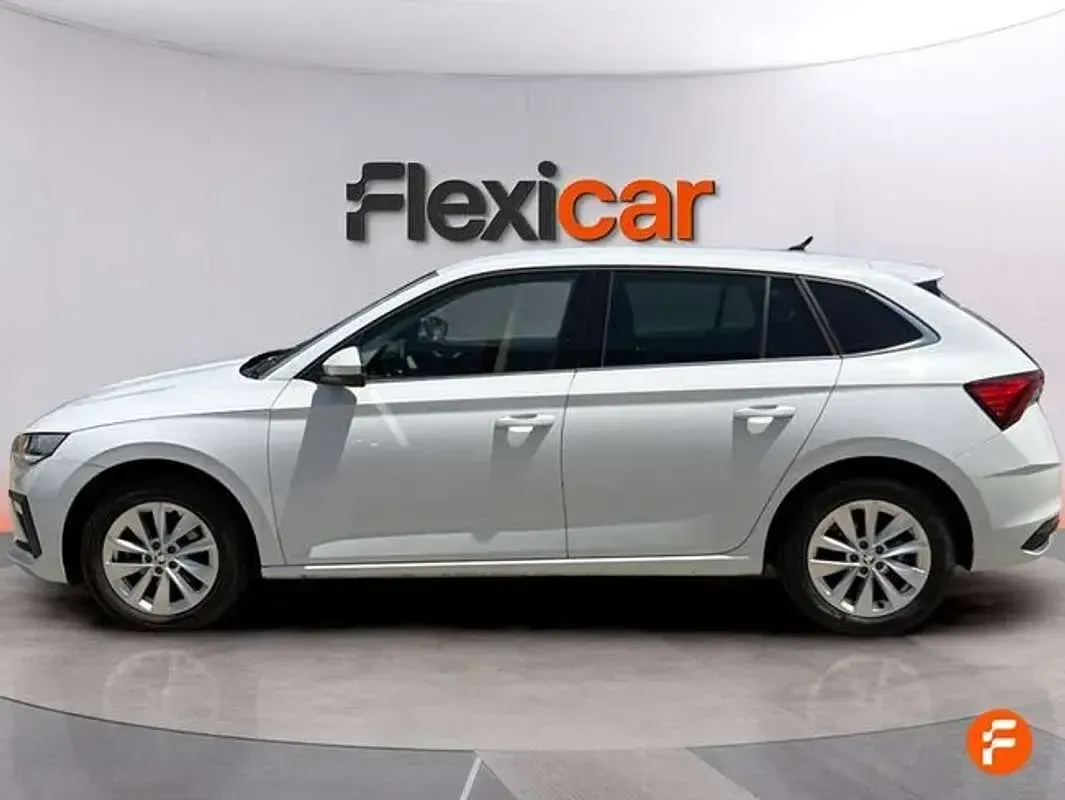 Usado Skoda Scala Selection 116 CV (85 kW) 2024 Blanco Utilitario