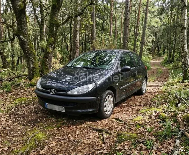 Usado Peugeot 206 75 CV (55 kW) 2006 Negro Berlina