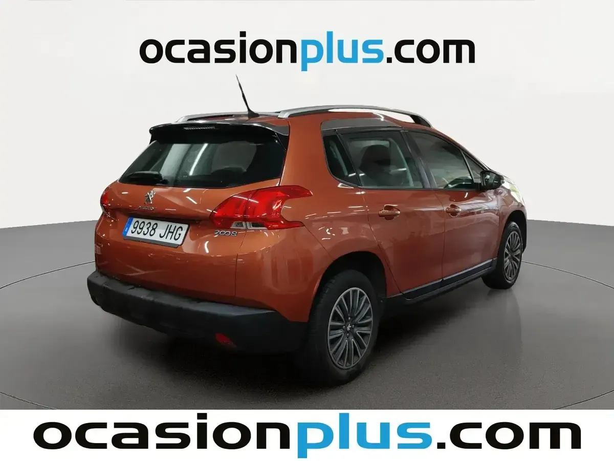 Usado Peugeot 2008 Active 82 CV (60 kW) 2015 Rojo SUV