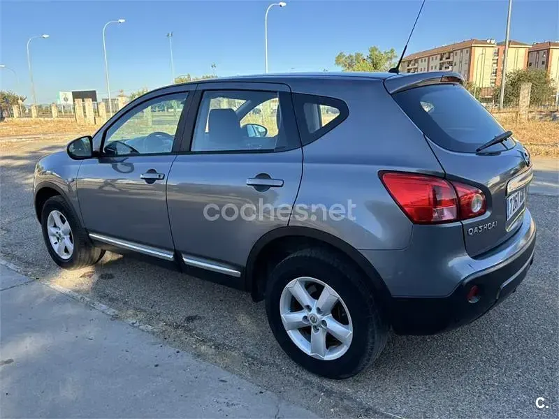 Usado Nissan Qashqai Acenta 106 CV (77 kW) 2009 Gris / plata SUV