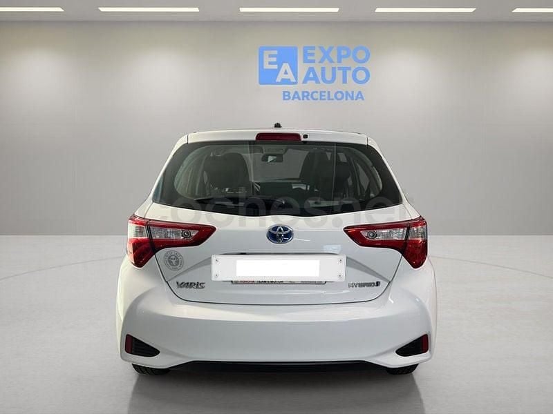 Usado Toyota Yaris Hybrid 100 CV (73 kW) 2017 Blanco Berlina