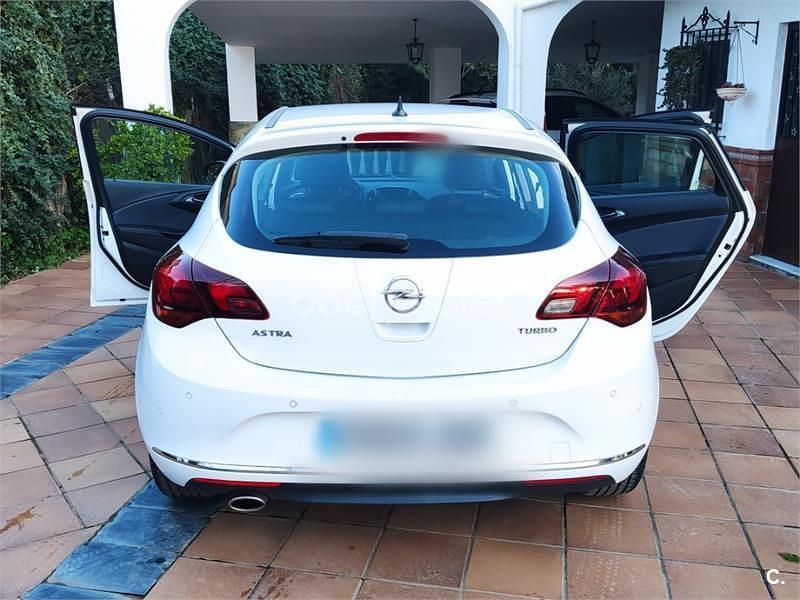 Usado Opel Astra Excellence 140 CV (102 kW) 2014 Blanco Berlina
