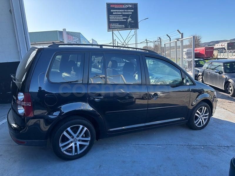 Usado VW Touran Highline 140 CV (102 kW) 2007 Negro Monovolumen