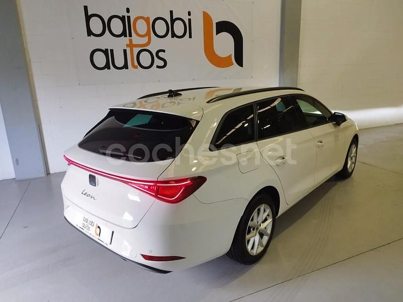 Usado Seat Leon Style 115 CV (84 kW) 2021 Blanco Familiar