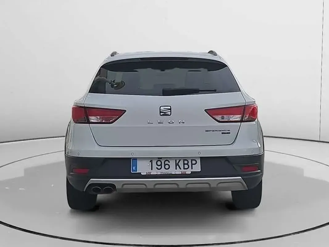 Usado Seat Leon 4Drive 184 CV (135 kW) 2017 Blanco SUV