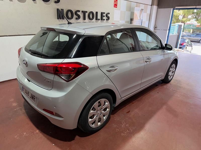 Usado Hyundai i20 85 CV (62 kW) 2016 Gris