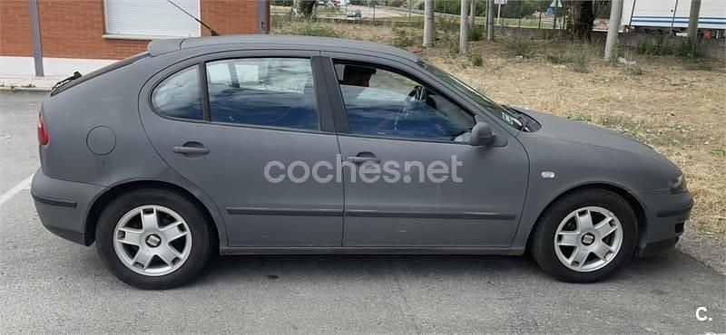 Usado Seat Leon Sport 105 HP (77 kW) 2002 Cinzento Citadino