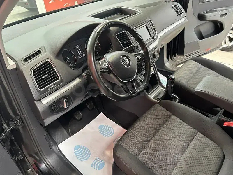 Usado VW Sharan Advance 150 CV (110 kW) 2016 Negro Monovolumen