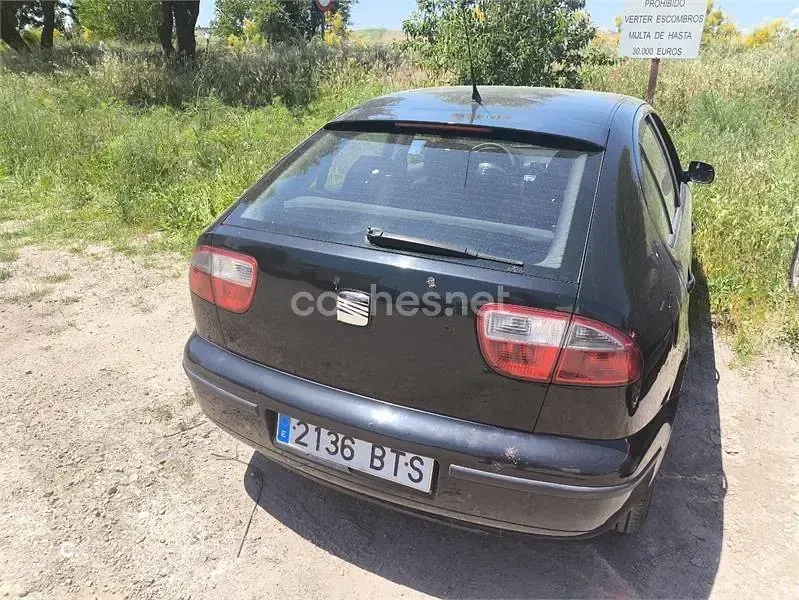 Usado Seat Leon 110 CV (80 kW) 2001 Negro Utilitario