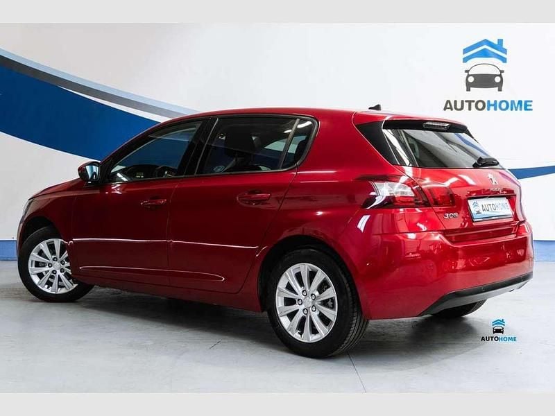 Usado Peugeot 308 Style 110 CV (80 kW) 2020 Rojo Utilitario