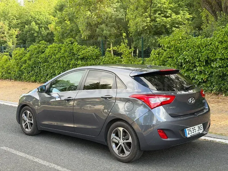 Usado Hyundai i30 GO! 100 CV (73 kW) 2016 Azul Berlina