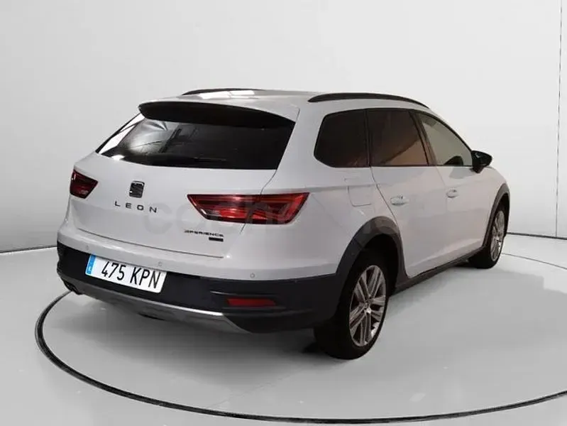 Usado Seat Leon 4Drive 150 CV (110 kW) 2018 Blanco Familiar