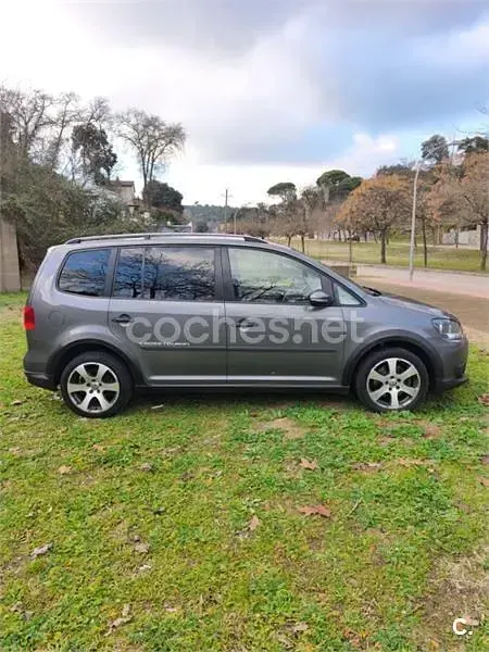 Usado VW Touran 140 CV (102 kW) 2011 Gris / plata Monovolumen