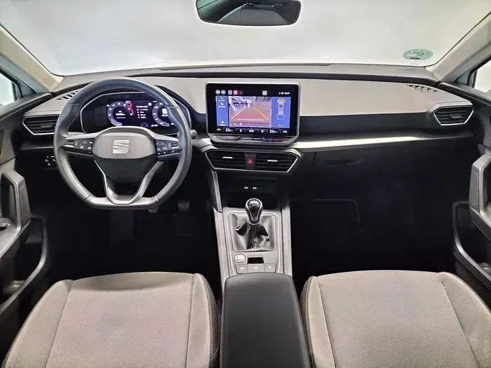 Usado Seat Leon Style 116 CV (85 kW) 2025 Blanco Familiar