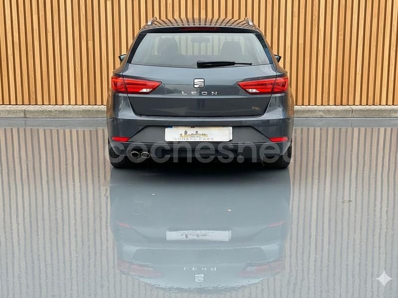 Usado Seat Leon FR 150 CV (110 kW) 2020 Gris / plata Familiar