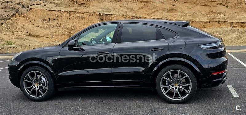 Usado Porsche Cayenne Coupe Platinum Edition 462 CV (339 kW) 2021 Negro Coupe