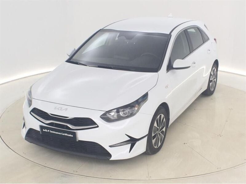 Blanco Usado 2024 Kia Ceed Berlina | 19.295 € (Precio justo) - Imagen 1/4
