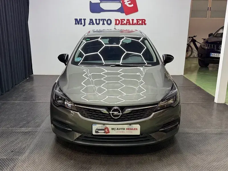 Usado Opel Astra Ultimate 145 CV (106 kW) 2021 Gris / plata Familiar