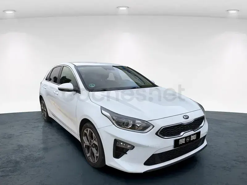 Usado Kia Ceed 120 HP (88 kW) 2019 Branco Citadino
