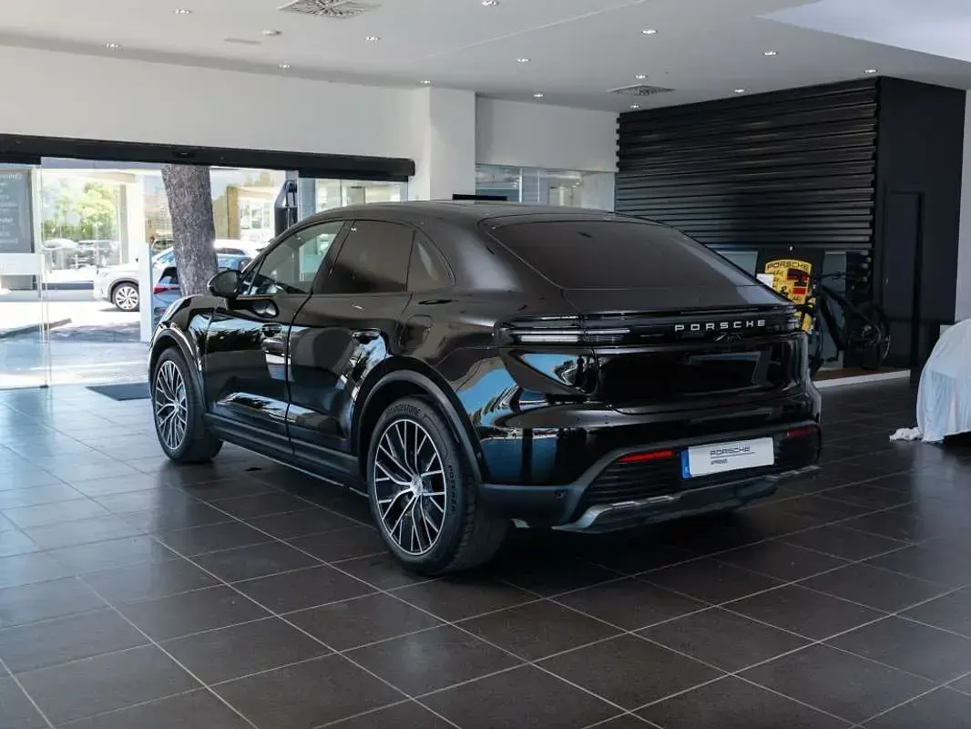 Usado Porsche Macan 300 kW (408 CV) 2024 Negro SUV