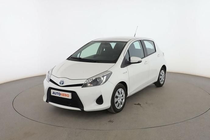 Blanco Usado 2014 Toyota Yaris Hybrid Advance Utilitario | 10.799 € (Precio justo) - Imagen 1/3