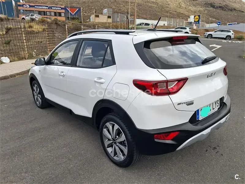 Usado Kia Stonic 100 CV (73 kW) 2022 Blanco SUV