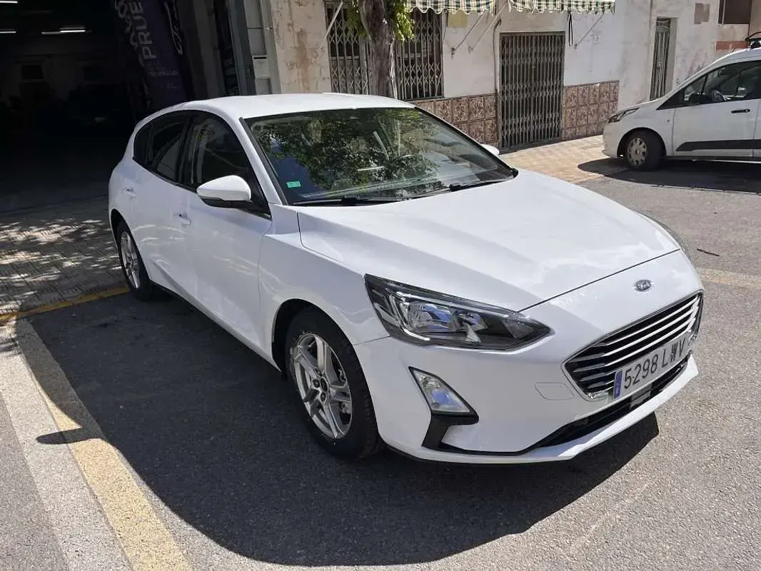 Käytetty Ford Focus Trend 95 HP (69 kW) 2021 Valkoinen Viistoperä