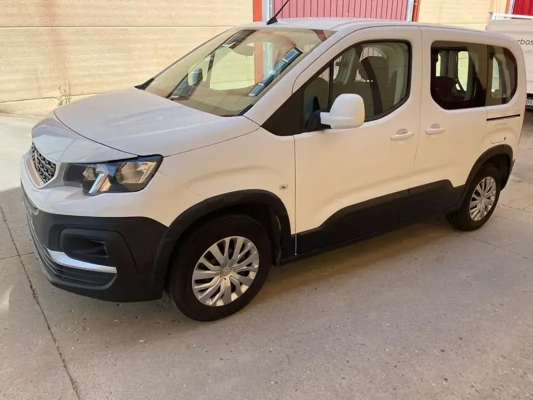 Usado Peugeot Rifter Style 99 CV (72 kW) 2021 Blanco Monovolumen