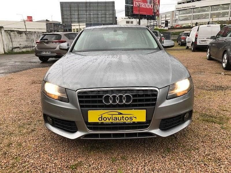 Usado Audi A4 136 CV (100 kW) 2010 Gris / plata Berlina