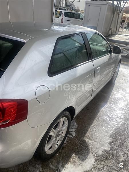 Usado Audi A3 Ambition 105 CV (77 kW) 2010 Gris / plata Berlina