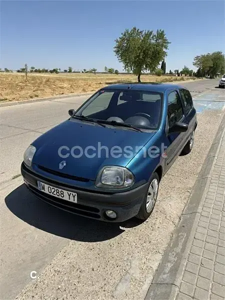 Usado Renault Clio 60 CV (44 kW) 2000 Azul Berlina