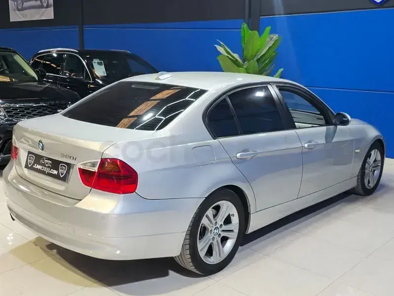 Usado BMW 320 Sport Line 170 CV (125 kW) 2008 Gris / plata Berlina