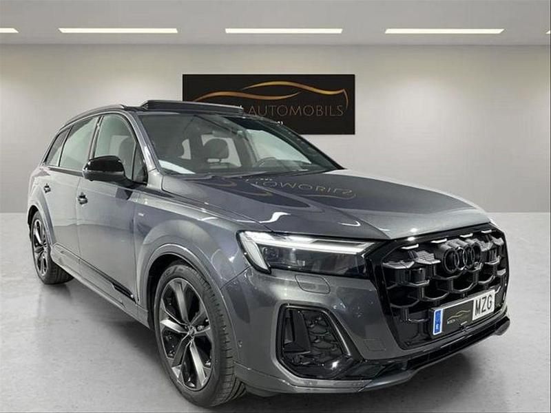 Usado Audi Q7 Ambiente 286 CV (210 kW) 2025 Gris / plata SUV
