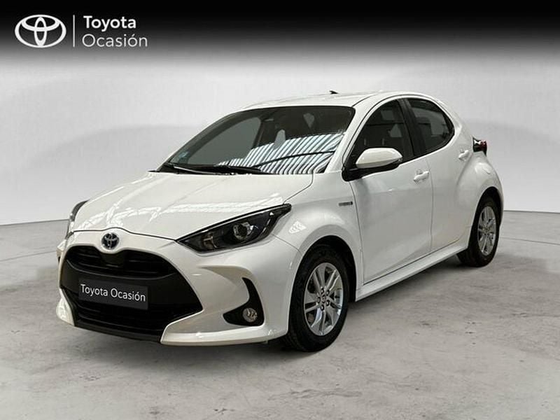 Blanco Usado 2021 Toyota Yaris Hybrid Active Berlina | 19.750 € (Precio justo) - Imagen 1/4