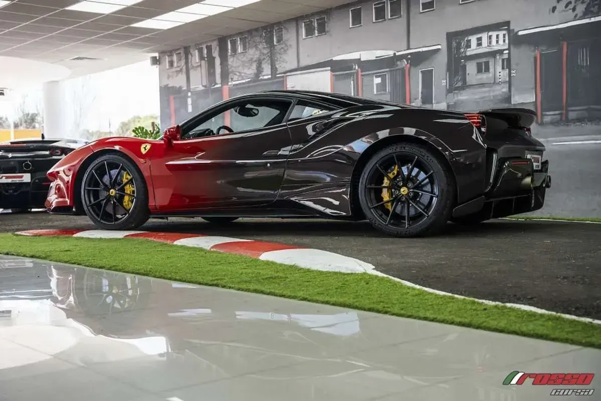 Usado Ferrari 488 721 CV (530 kW) 2019 Bicolor nero daytona rosso co Coupe
